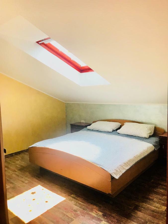 Apartments Vidovic Cezarji Екстер'єр фото