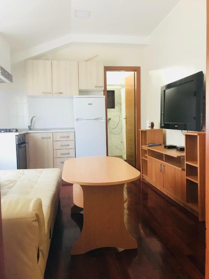 Apartments Vidovic Cezarji Екстер'єр фото