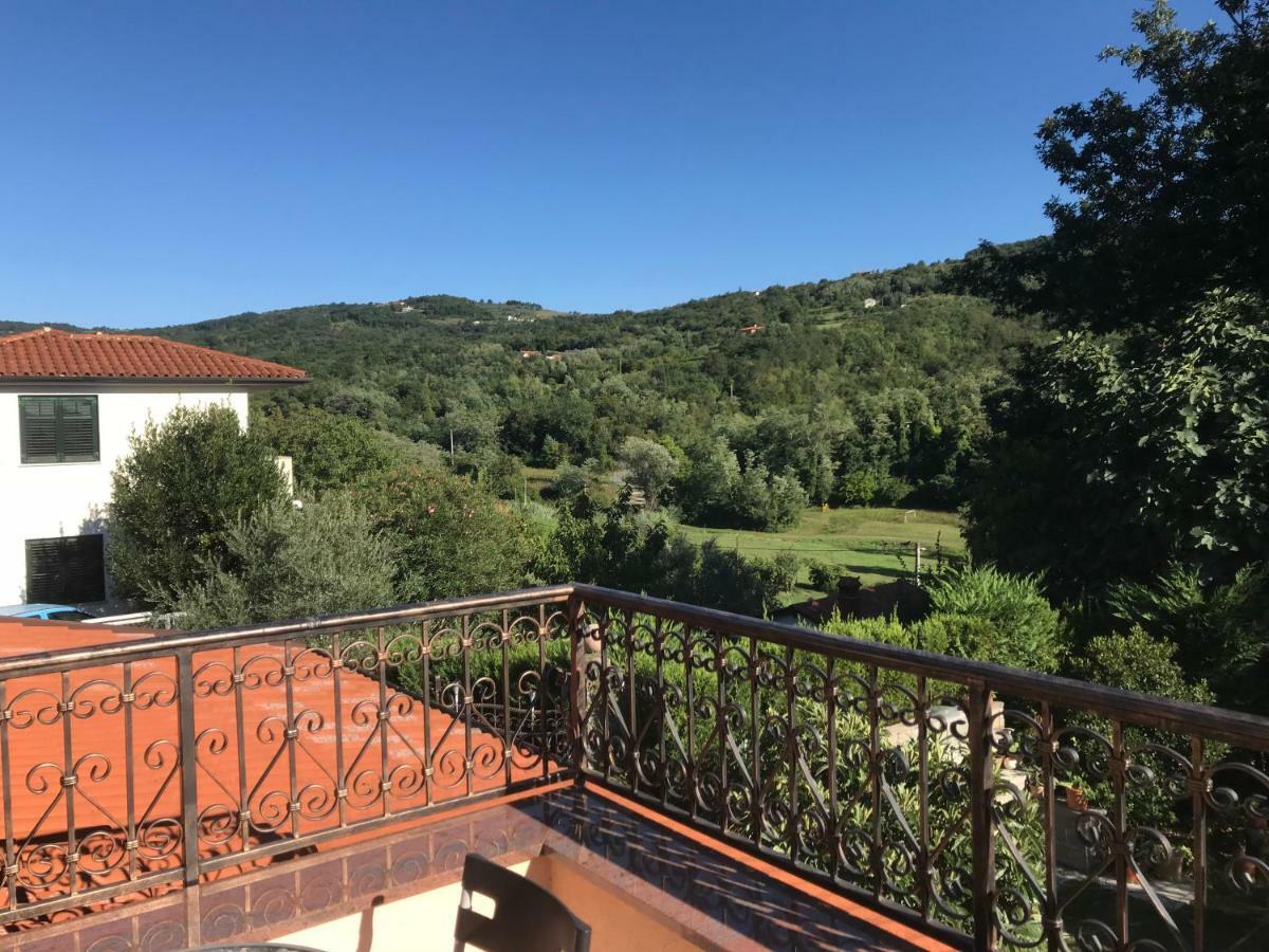 Apartments Vidovic Cezarji Екстер'єр фото