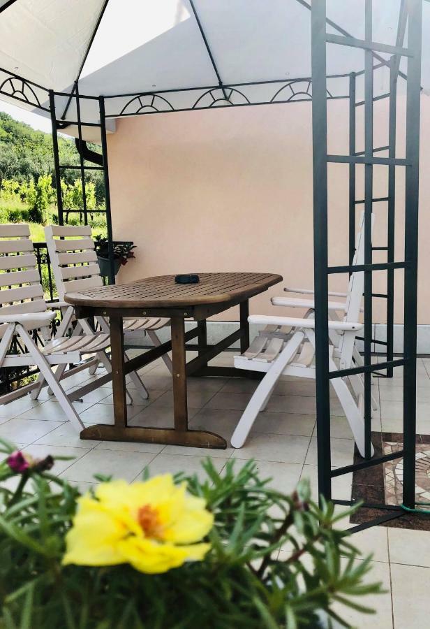 Apartments Vidovic Cezarji Екстер'єр фото
